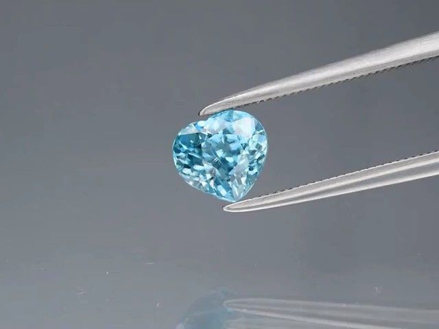 No.729 ブルージルコン ※加熱処理あり 約1.25ct 約6mm×5.5mm カンボジア産