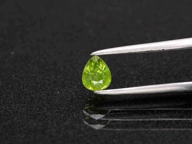 No.728 デマントイドガーネット 約0.5ct 約4.8mm×4mm マダガスカル産