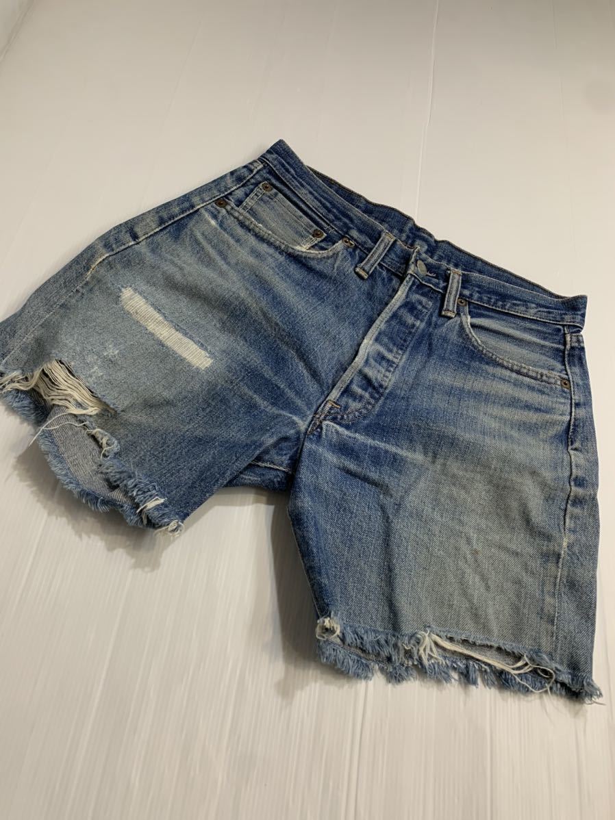 70's ヴィンテージ levi's リーバイス 501 66前期　クラッシュリペア　カットオフ　切りっぱなしステッチ止め　デニムショーツ W31約76cm_画像3