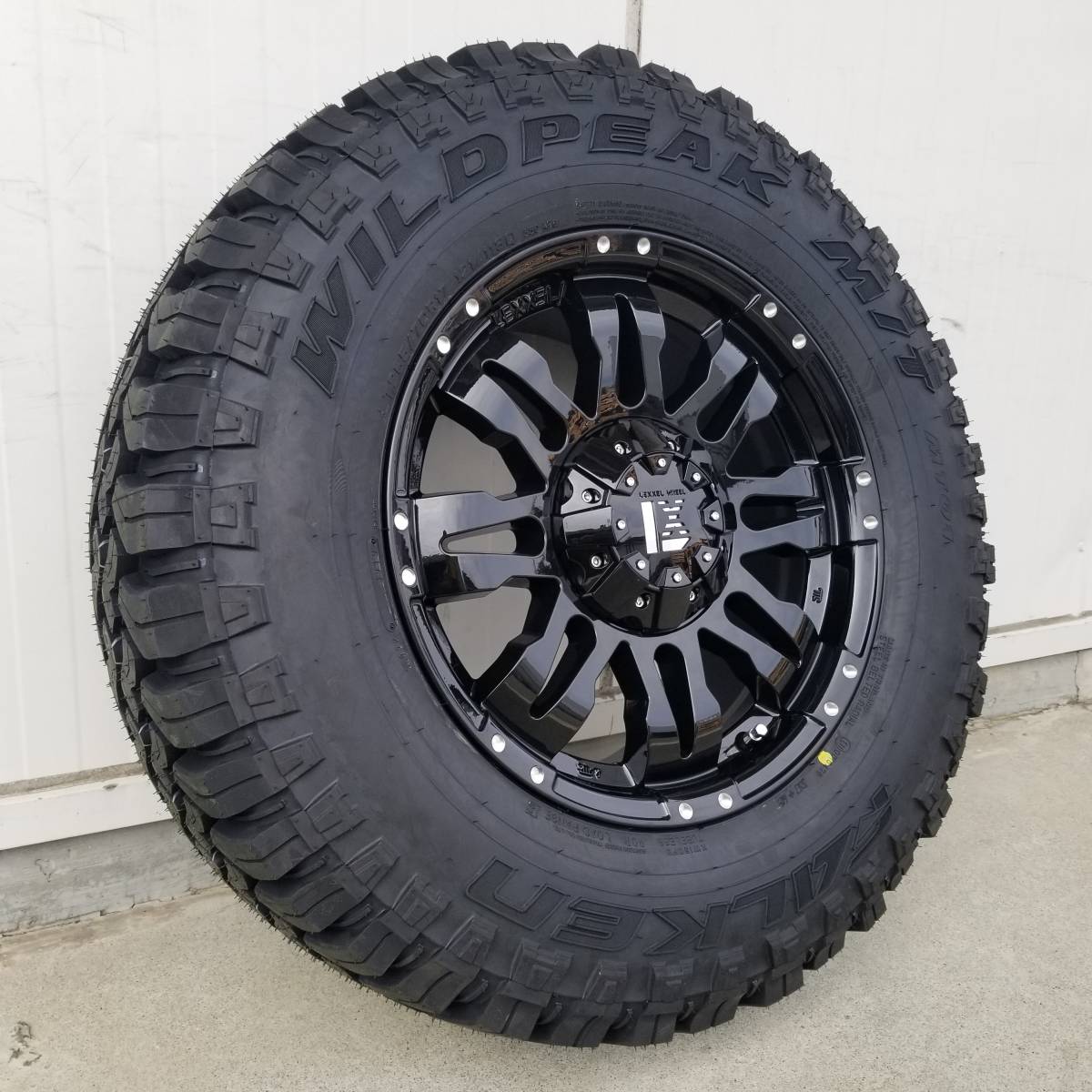 レビュー高評価のおせち贈り物 Balano LEXXEL FJ ハイラックス プラド ブラック&ミルド 17 オススメ マッドタイヤ ファルケン タイヤセット 17インチ ラジアルタイヤ