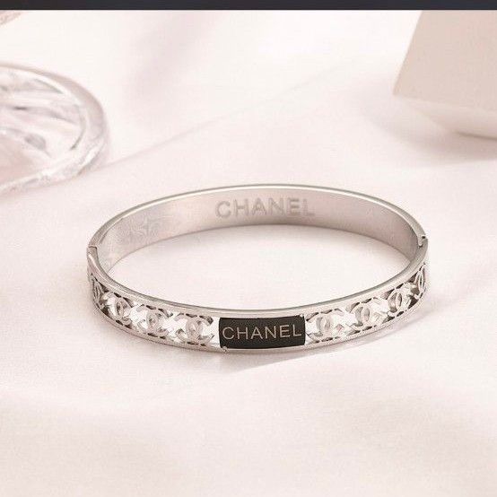 清楚で上品♪【CHANEL】 シャネル シルバー バングル 1シルバーカラーバングルシャネル|Yahoo!フリマ(旧PayPayフリマ)