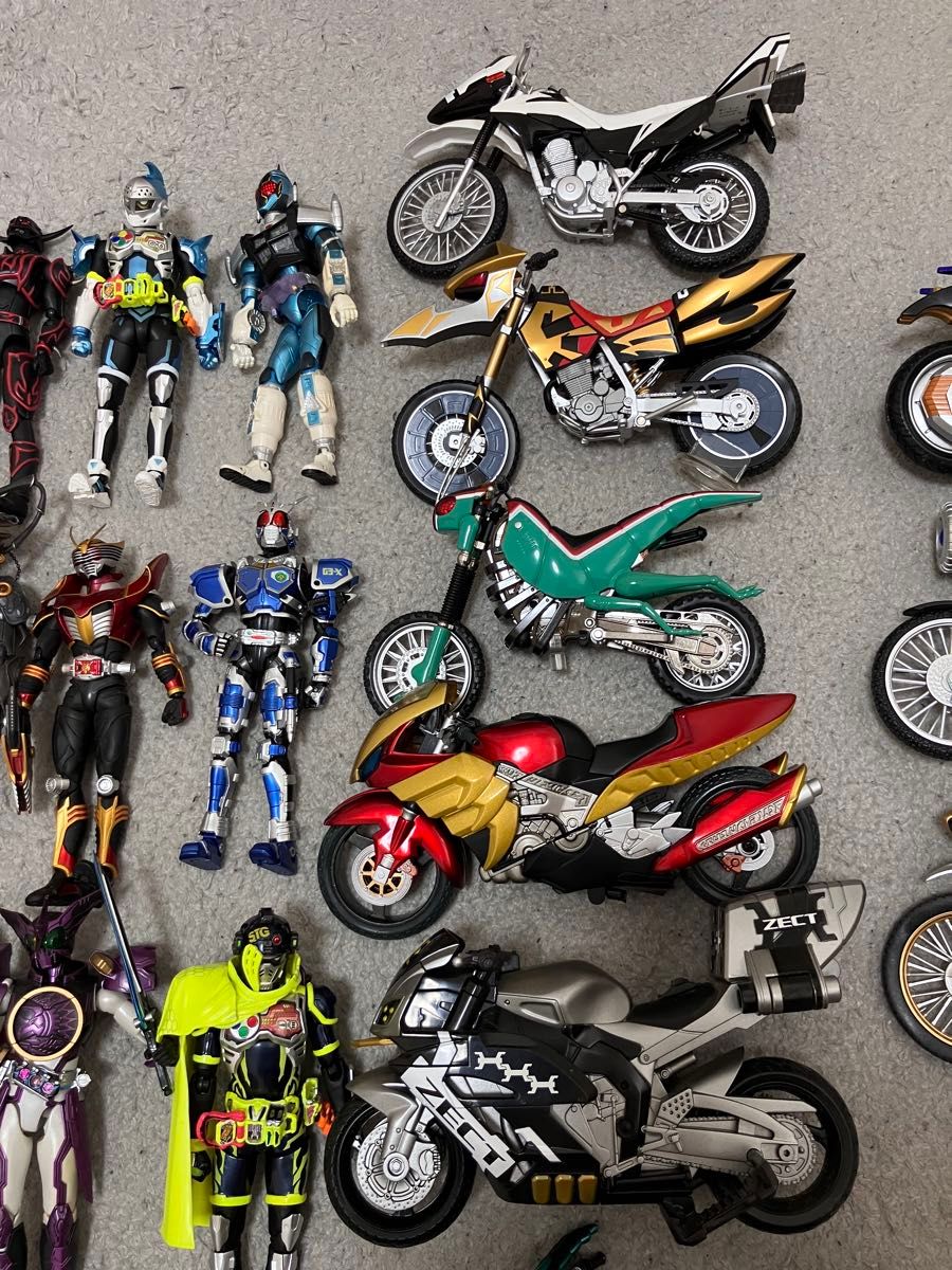 S.H. フィギュアーツ仮面ライダーシリーズ47体バイク12台 ジャンクおまけ S H フィギュアーツ仮面ライダーシリーズ47体バイク12台