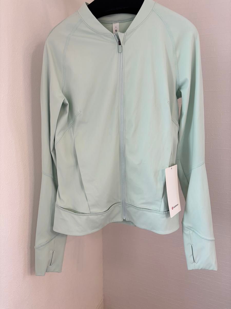 【新品タグ付】lululemon ランニングジャケット ミントグリーン サイズ6 新品タグ付】lululemon ランニングジャケット ミントグリーン