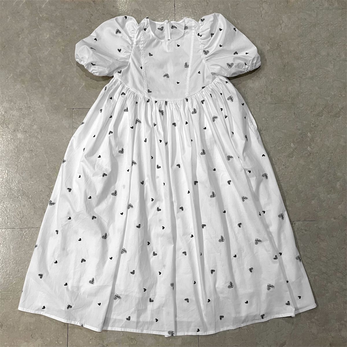 【新品未使用】Bibiy. ハート柄刺繍パフスリーブロングワンピース ホワイト 新品未使用】Bibiy ハート柄刺繍パフスリーブロングワンピース