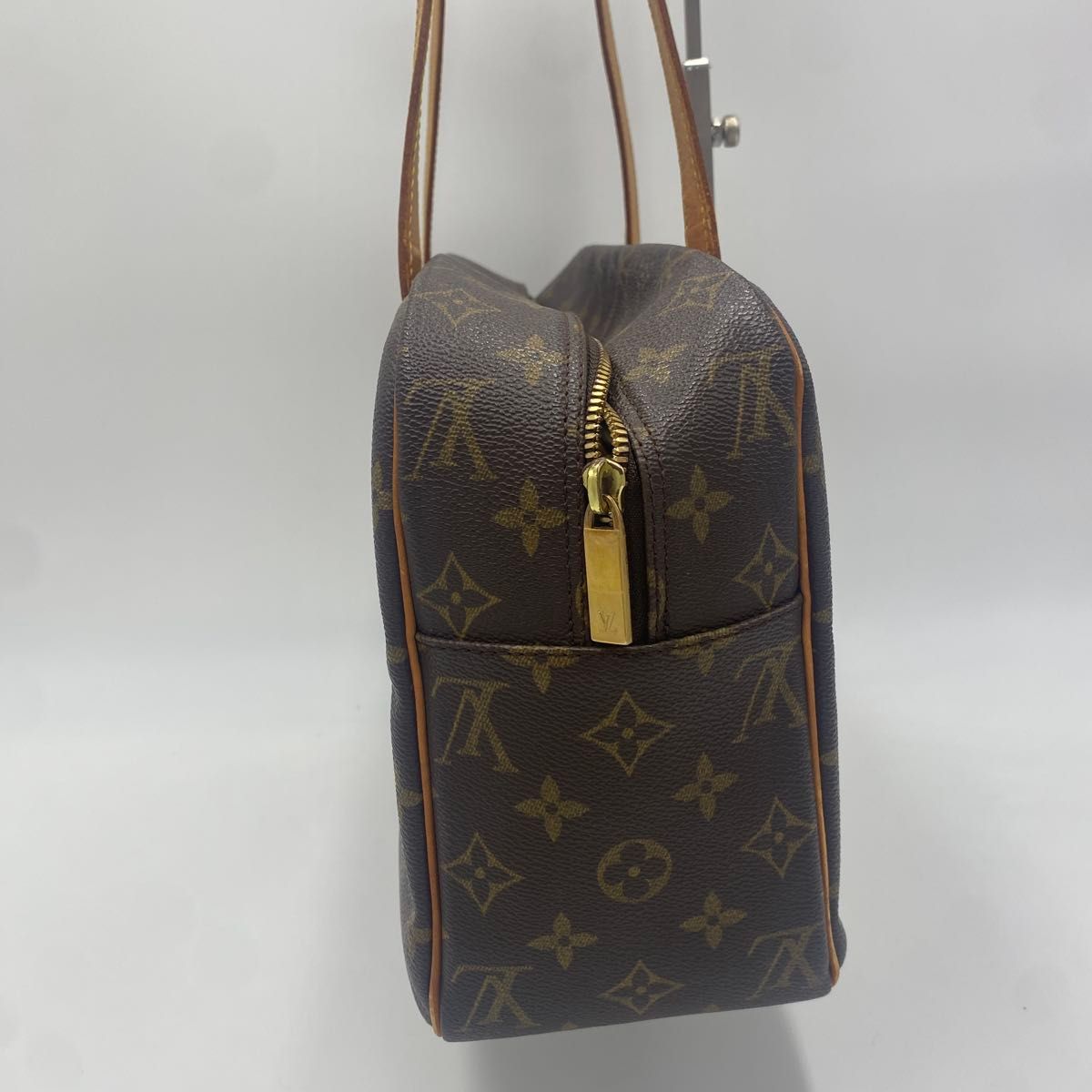 ルイ・ヴィトン シテ モノグラム ショルダーバッグ Louis Vuitton ヴィトン モノグラム シテ GM ショルダーバッグ