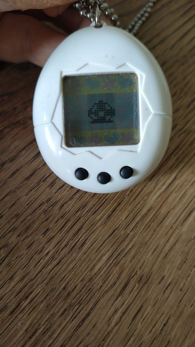 初代たまごっち 白 ホワイト