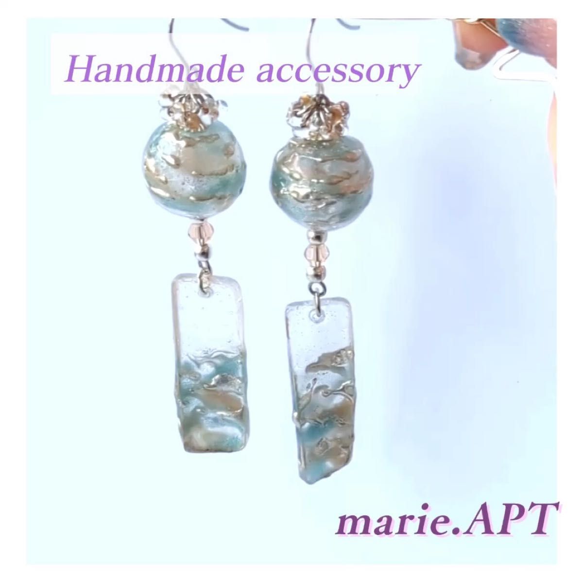 シアーカラーの風鈴ピアス*ブルーグリーン ハンドメイド レジン イヤリング 着物 浴衣 和風 淡い色 大人っぽい 人気