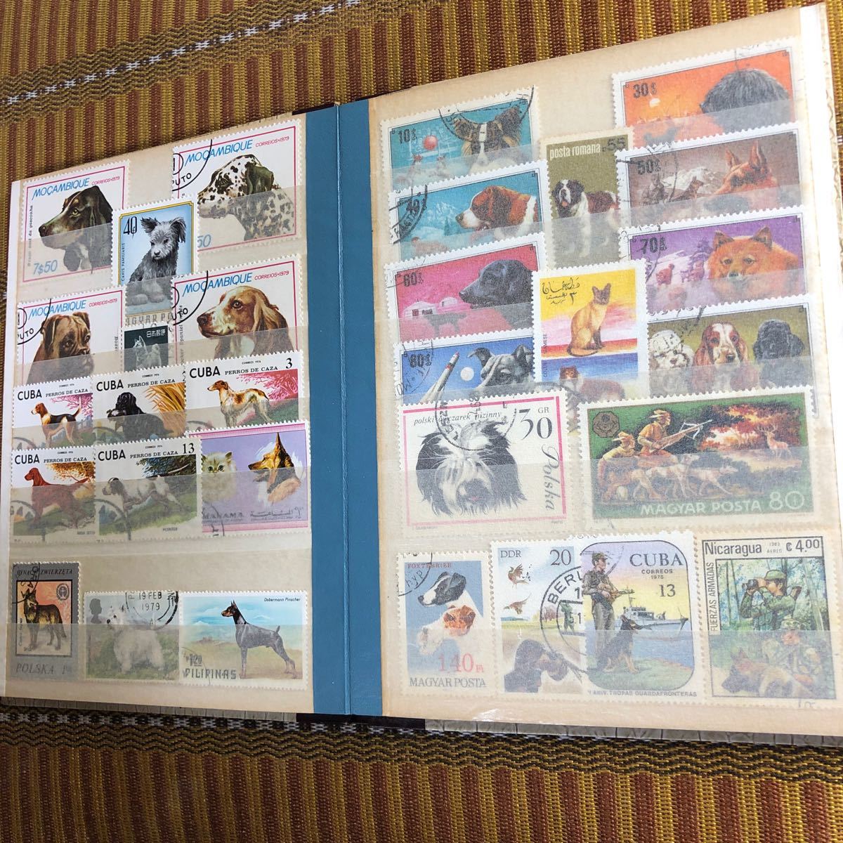 12ページ全てワンちゃん！犬切手183種アンティークな切手ストックブックに収納！