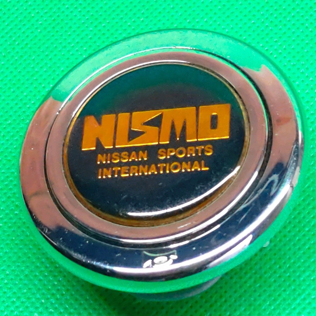 nismo ニスモ ホーンボタン 旧ロゴ 当時物 旧車 カミナリホーンボタン 当時物 ホーンマーク有り ニスモ 旧ロゴ ホーン ボタン NISMO