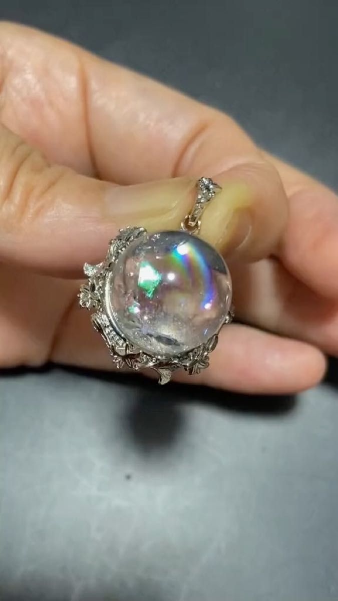 YM様お取り置き1480アイリス水晶 花輪デザイン ペンダント