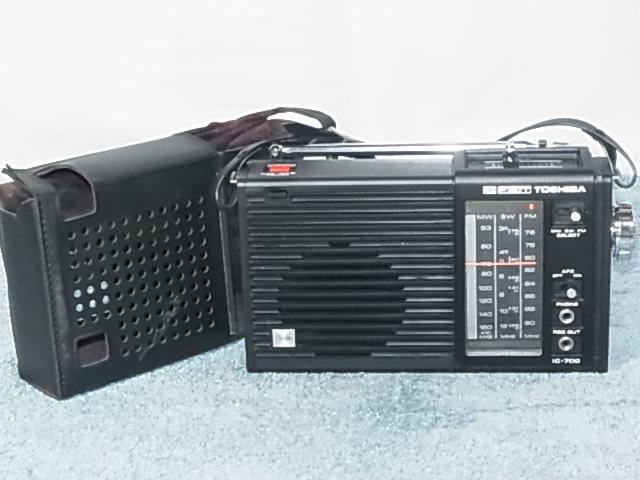 本物品質の TOSHIBA 【IC-700】音質はほうが優秀ですが BGM的に聴く ラジオファンにおすすめの1台 分解整備 調整済み品 前期型 管理番号20012377 一般
