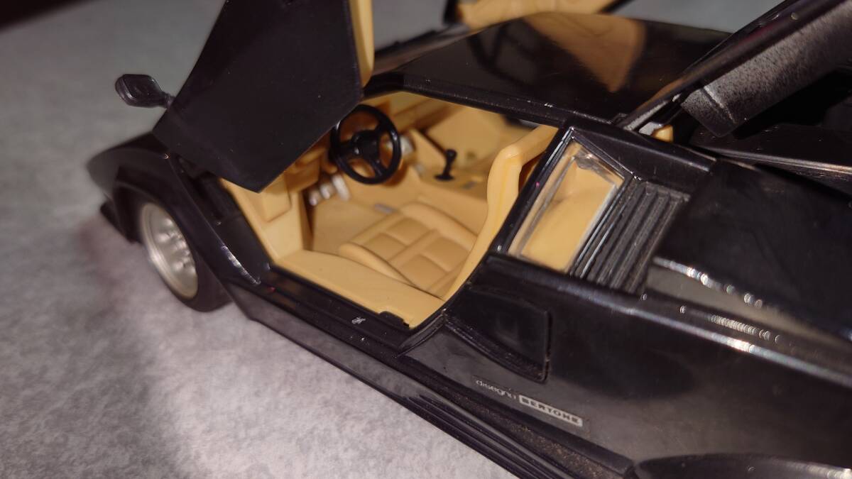 Burago ブラゴ ? ランボルギーニ カウンタック 5000クワトロバルボーレ 1/18_画像4