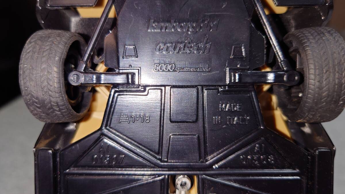 Burago ブラゴ ? ランボルギーニ カウンタック 5000クワトロバルボーレ 1/18_画像10