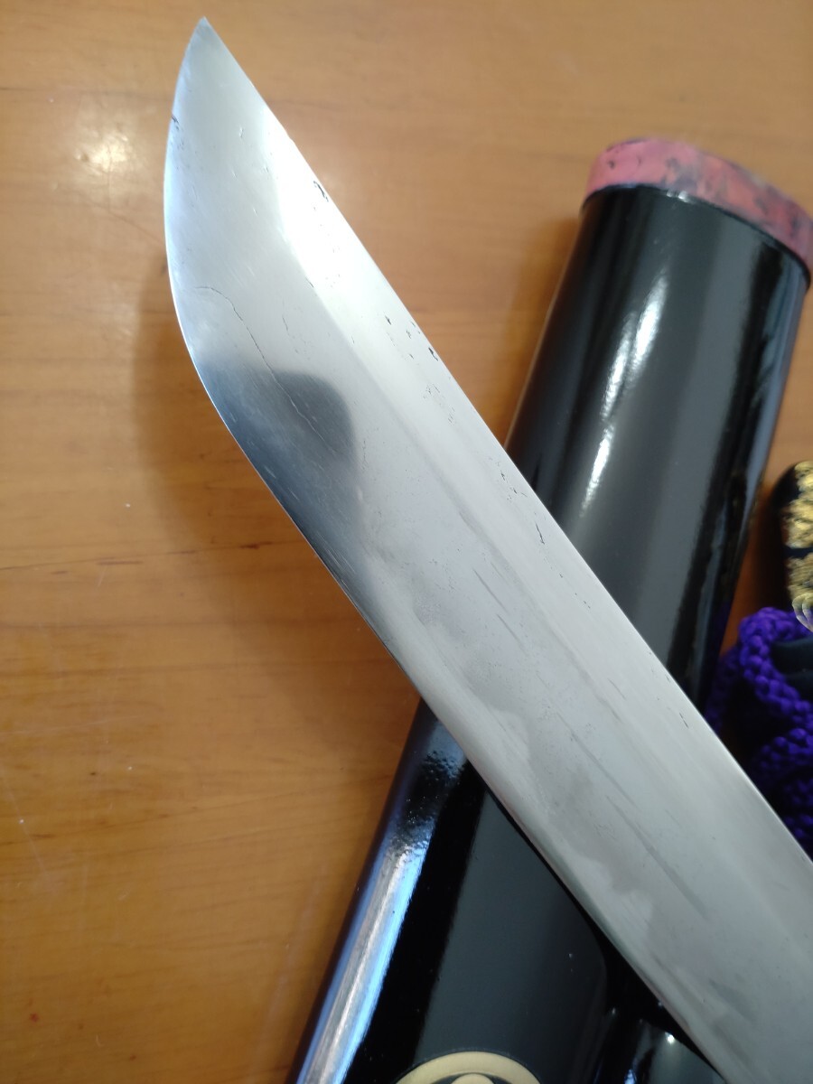 日本刀の残欠、切っ先部になります。刃長14.9cm合法サイズ、鎬造りで光沢があり 日本刀短刀 在銘(則宗)刃長14.9cm合法サイズ刃面は光沢があり