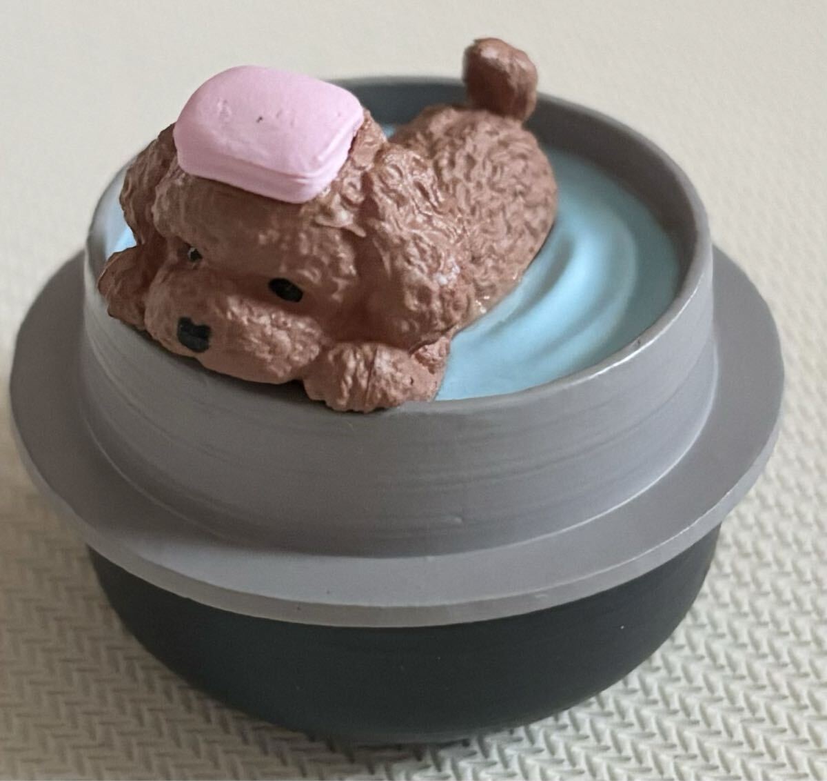 ★ただいま入浴中 湯めぐり旅 トイプードル フィギュア 中古 看板無し_画像1