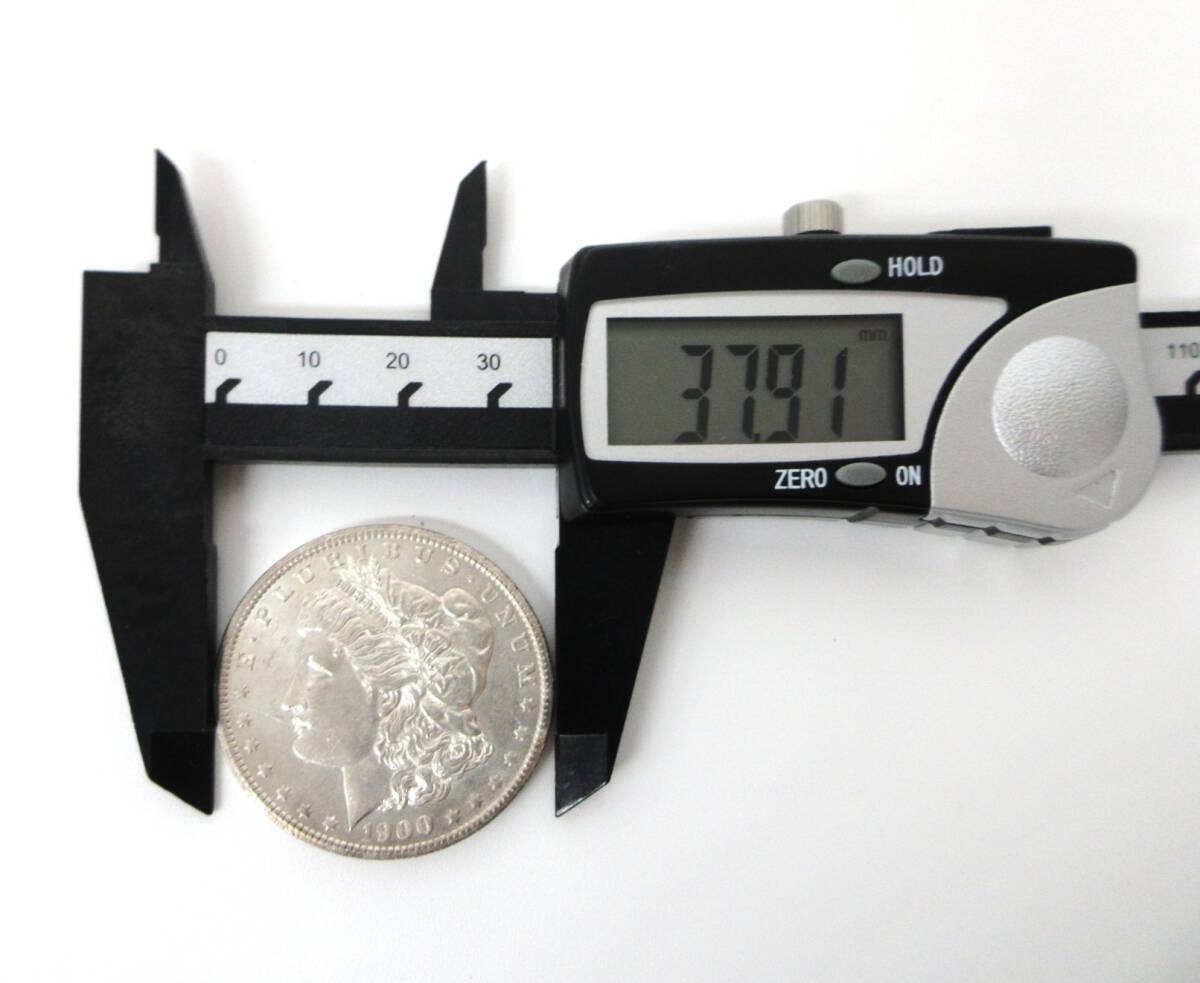 【m58566】外国銭　アメリカ　モルガンダラー　銀貨　2枚まとめ　1882年　1901年　1ドル　リバティ　コイン　古銭　硬貨　詳細不明　現状品