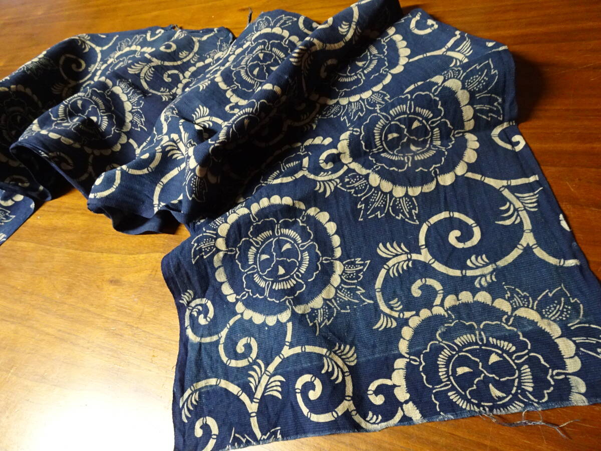 0823-2 古布木綿 藍染型染菊唐草 洗濯済 リメイク素材 一巾