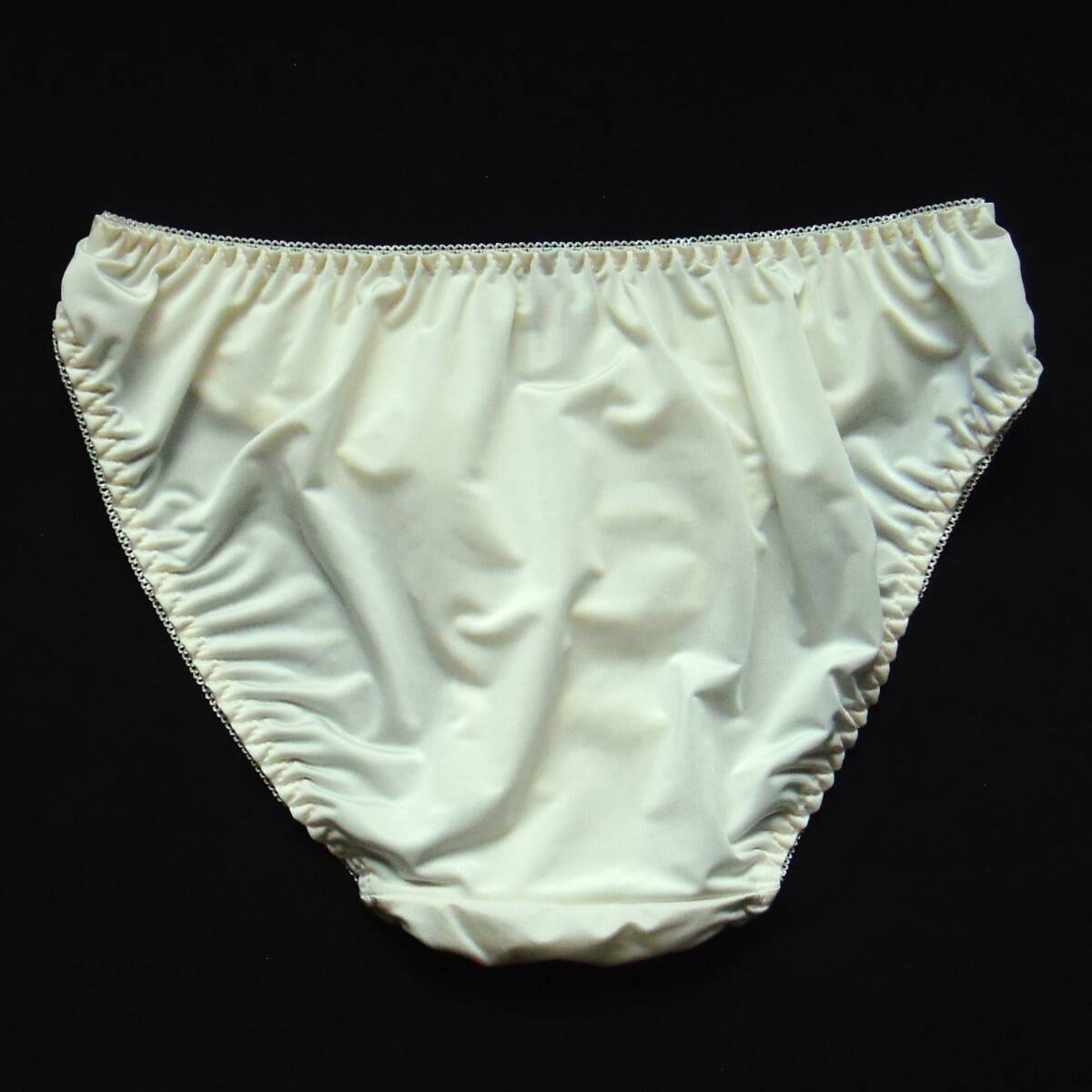 SANEI ナチュラリーフラワー&エンボスリップル ショーツ LL ふんわり凸凹模様の立体感 花柄 リボン&切替レース パンツ イエローI新品タグ付_画像3