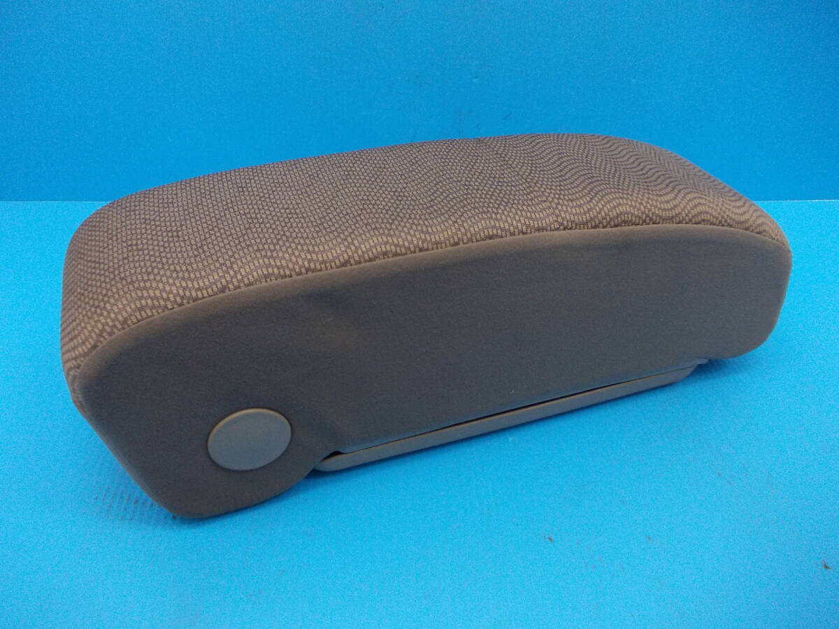 L375S/L385S タント　グレード/L　純正アームレスト　取り付けネジ付き　長さ：約42センチ　幅：約12センチ　高さ：約13センチ_画像4