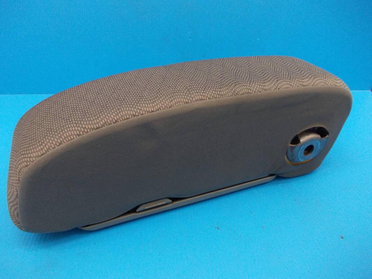 L375S/L385S タント　グレード/L　純正アームレスト　取り付けネジ付き　長さ：約42センチ　幅：約12センチ　高さ：約13センチ_画像7