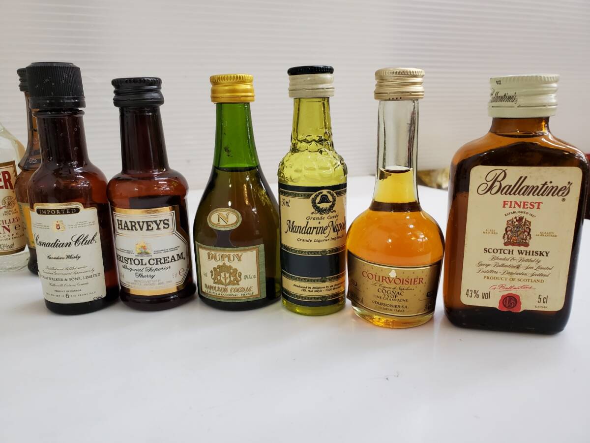 未開栓 大量 まとめ 18本 ミニチュアボトル 古酒 洋酒 NIKKA/KIRIN SEAGRAM EMBLEM/MARTINI/WHITE HORSE/BOLS/NAPOLEON/BALLANTINES/他