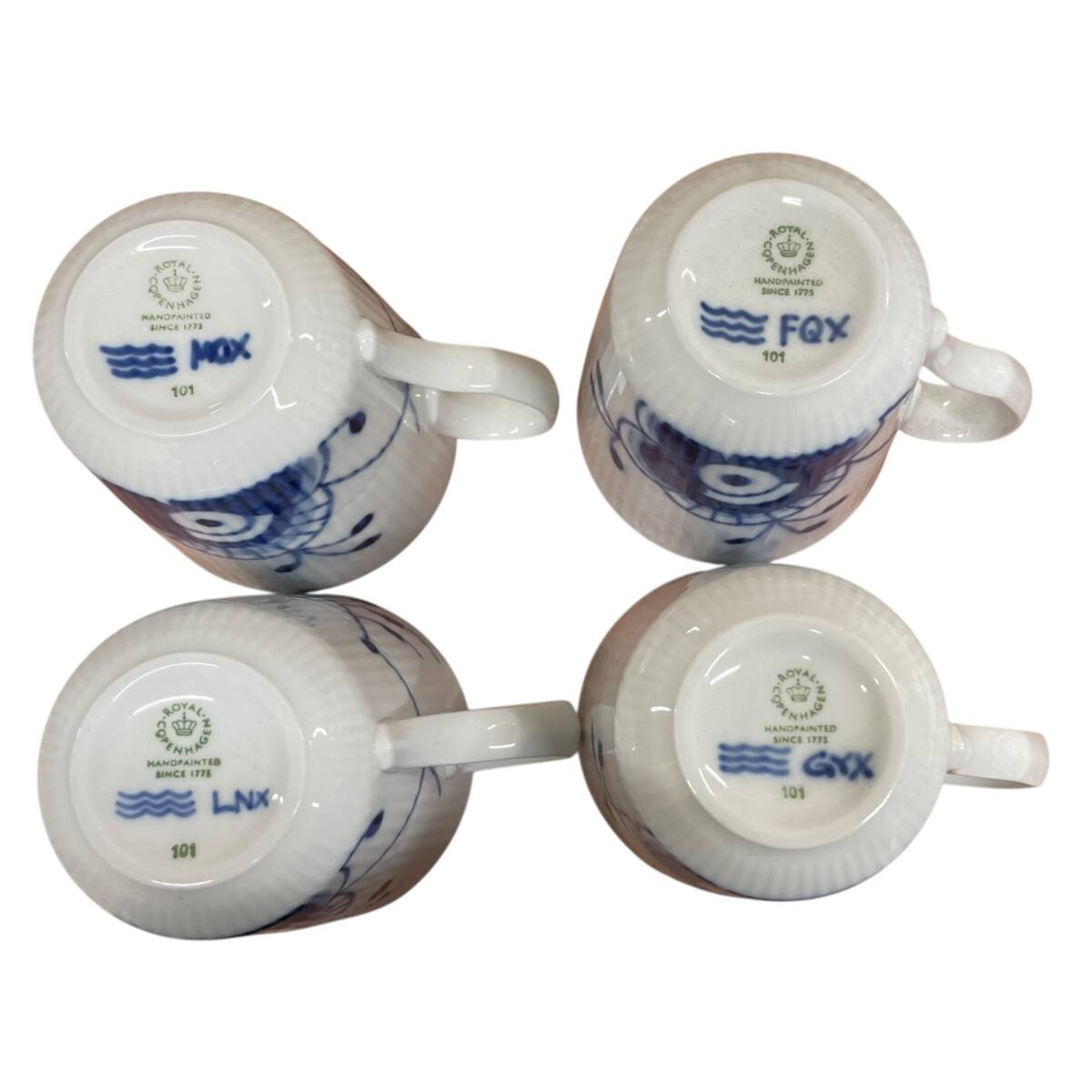 ◆中古品◆ロイヤルコペンハーゲン Royal Copenhagen ブルーフルーテッド メガ マグカップ 4点セット 101 IYX2918_2N_画像3