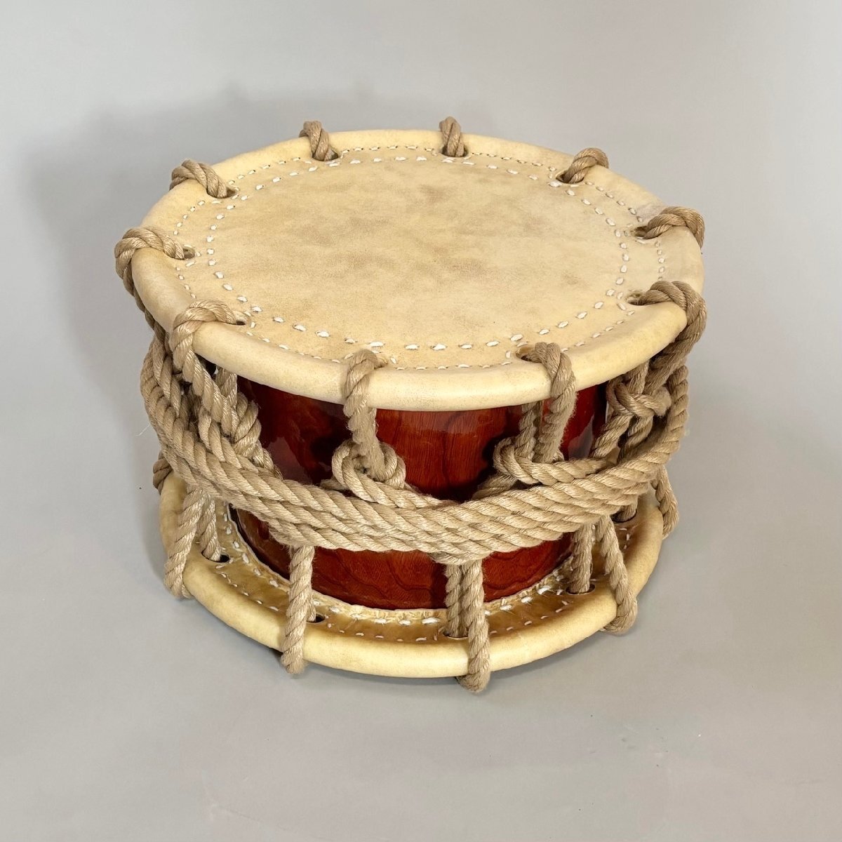 締太鼓四丁掛　目有材胴　ひも締め