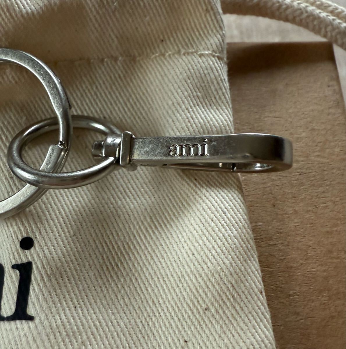 新品 AMI Paris グラフィック ブランドロゴ キーリング キーホルダー チェーン アクセサリー シルバー アミパリス ami alexandre mattiussi