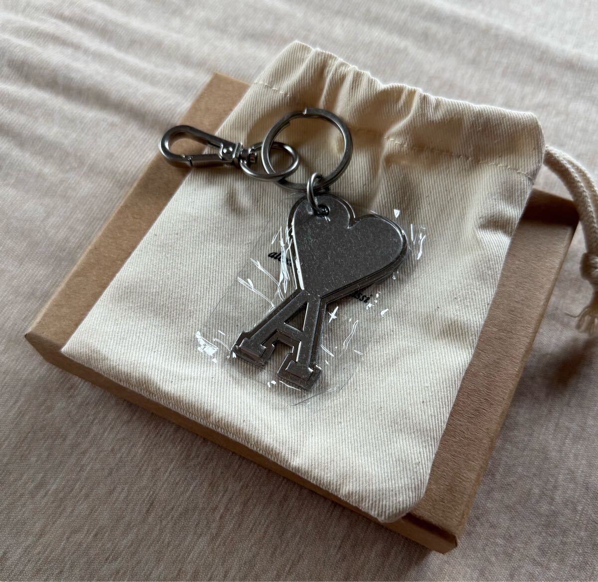 新品 AMI Paris グラフィック ブランドロゴ キーリング キーホルダー チェーン アクセサリー シルバー アミパリス ami alexandre mattiussi