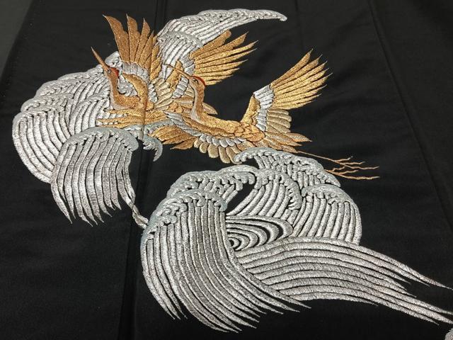 平和屋着物■豪華黒留袖　総刺繍　立波飛鶴文　金銀糸　正絹　逸品　CAAU3767xi_画像4