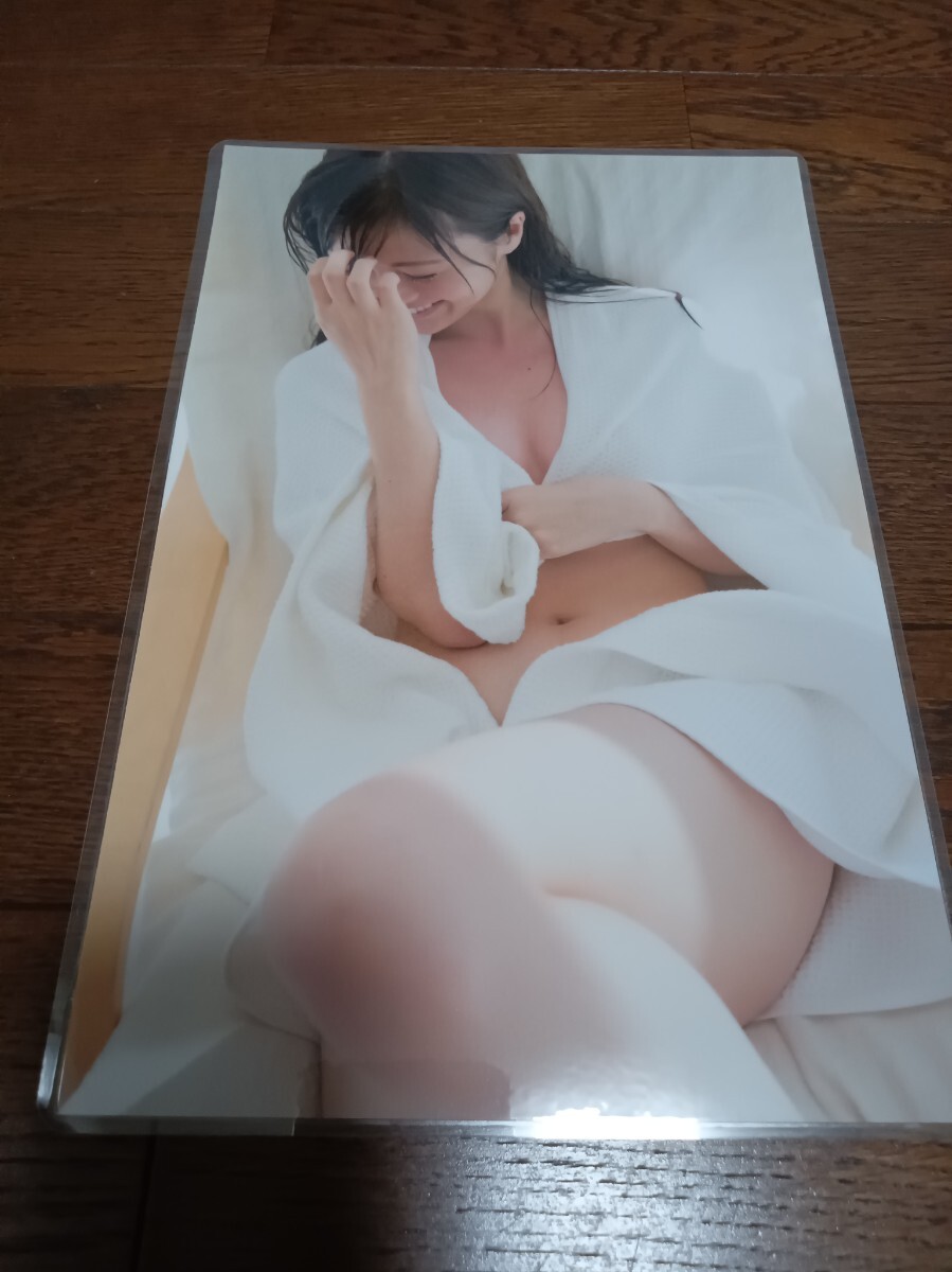 ★厚手ラミネート加工 150μ 切り抜き★ 白石麻衣 乃木坂46 4ページ裸身 A4変サイズ ⑦_画像3