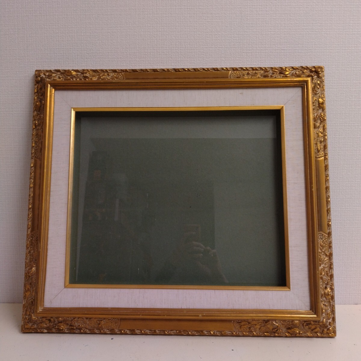 古い木制フレーム　額縁　金縁　ガラス付き　アンティーク　コレクション　店舗什器　カフェ什器　スタジオ　無垢材　古家具