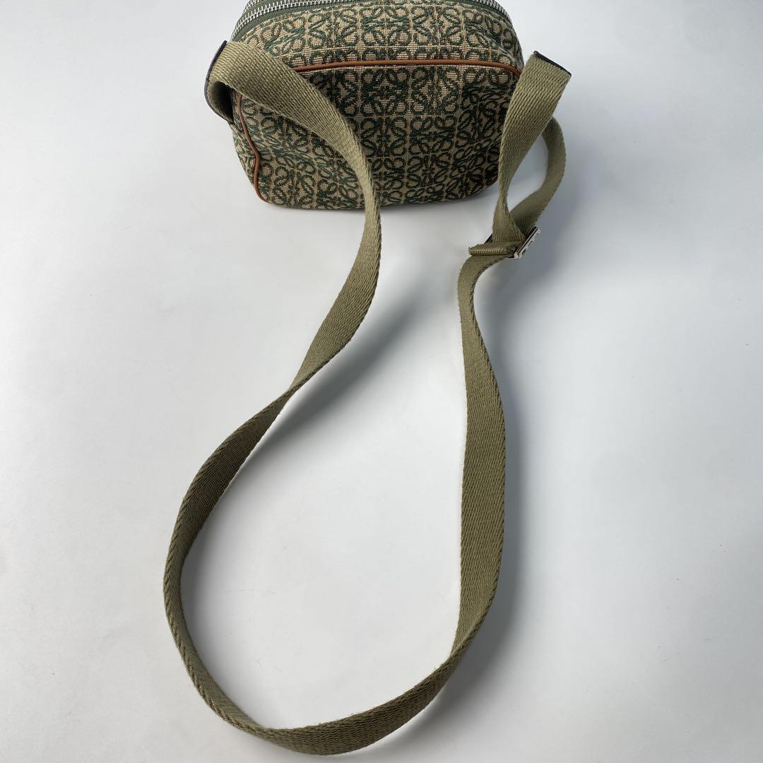 ロエベLOEWE アナグラム カメラバック ミニ グリーン ロエベLOEWE アナグラム カメラバック ミニ グリーン