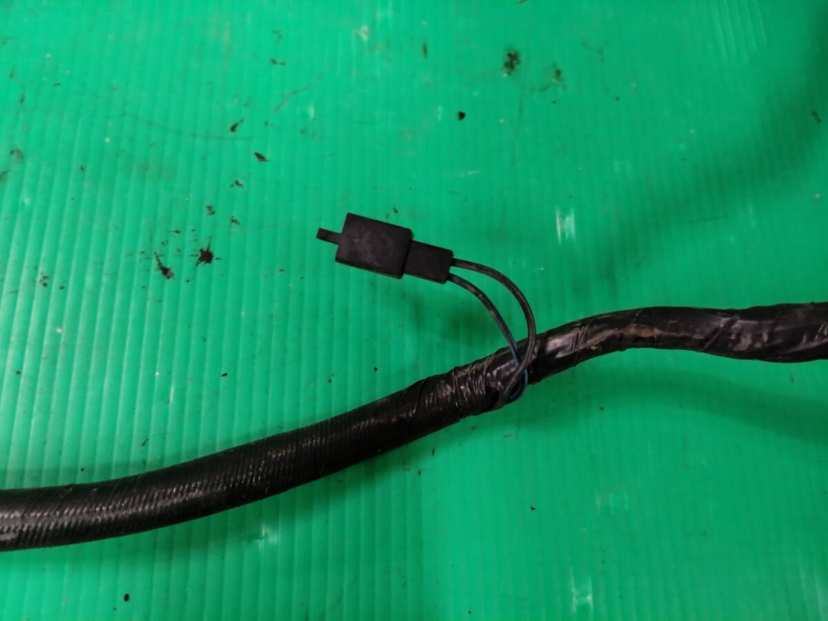 100 D1 ヤマハ FZR250 2KR メインハーネス リレーなど 中古 20250807_画像4