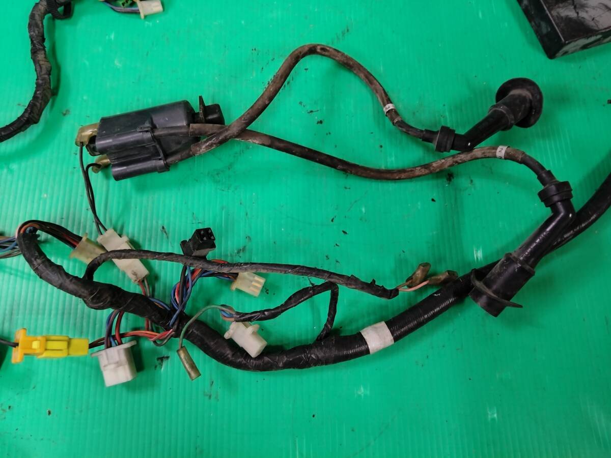 100 D1 ヤマハ FZR250 2KR メインハーネス リレーなど 中古 20250807_画像5
