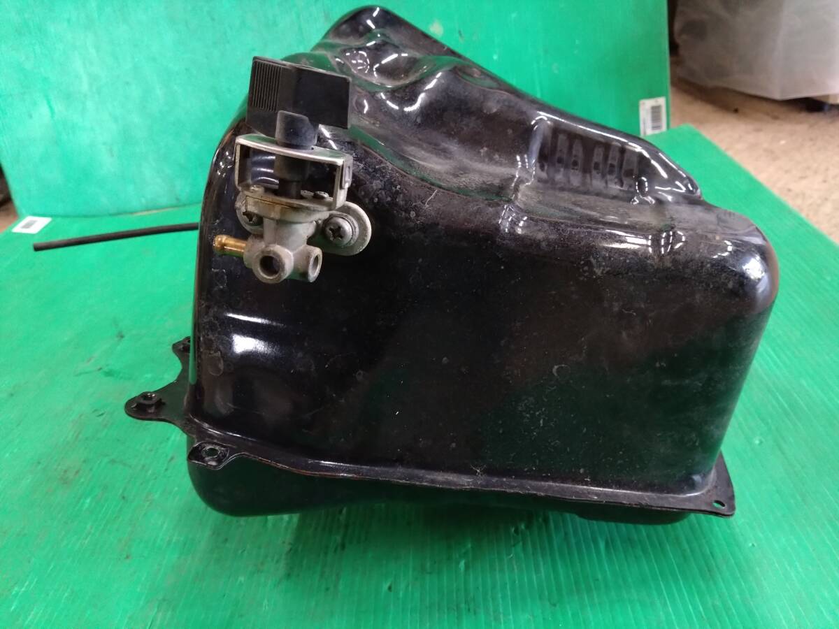 140 E6 ヤマハ FZR250 2KR ガソリンタンク 燃料タンク 中古 20250813_画像5