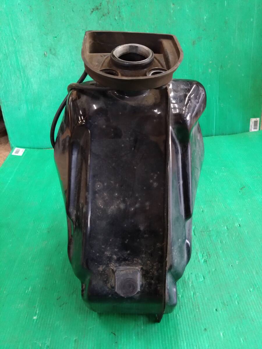 140 E6 ヤマハ FZR250 2KR ガソリンタンク 燃料タンク 中古 20250813_画像4