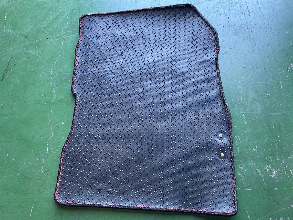 . мир изначальный год Nissan E12 Note NISMO коврик на пол ковровое покрытие передний и задний в комплекте трещина нет другой товар включение в покупку не возможно 