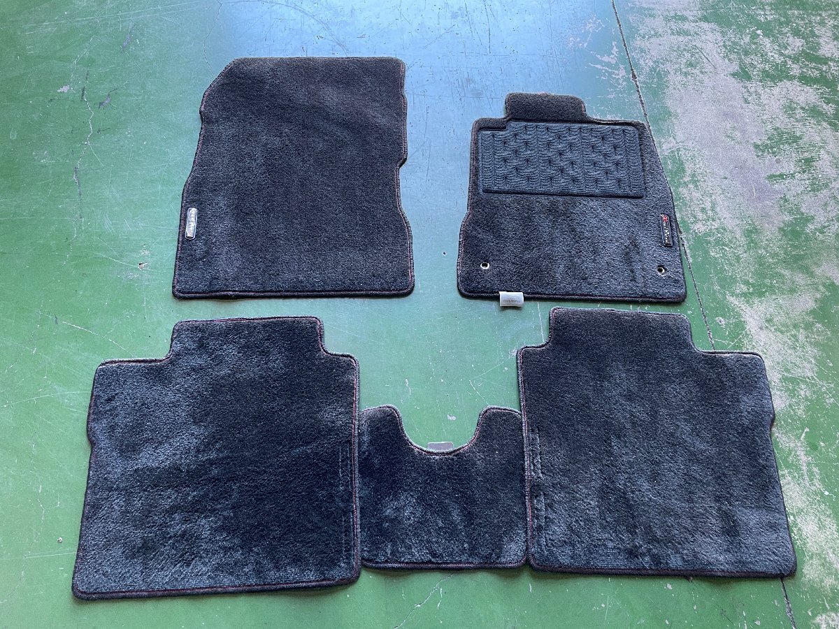 . мир изначальный год Nissan E12 Note NISMO коврик на пол ковровое покрытие передний и задний в комплекте трещина нет другой товар включение в покупку не возможно 