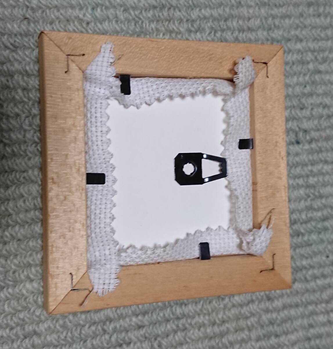 正方形額縁　ハンドメイド刺繍作品込み（取外し可能）一辺約１０cm_画像2