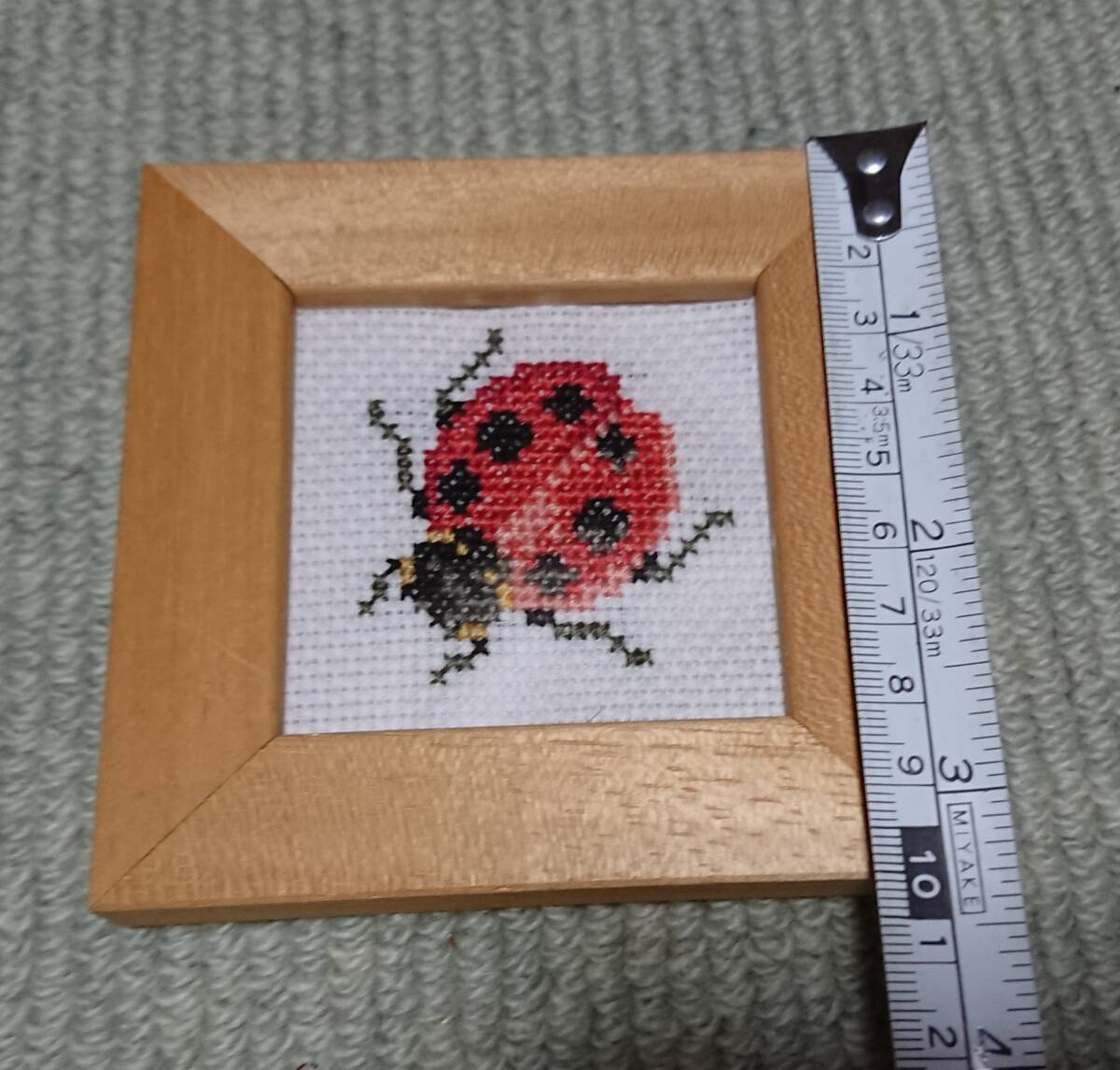 正方形額縁　ハンドメイド刺繍作品込み（取外し可能）一辺約１０cm_画像3