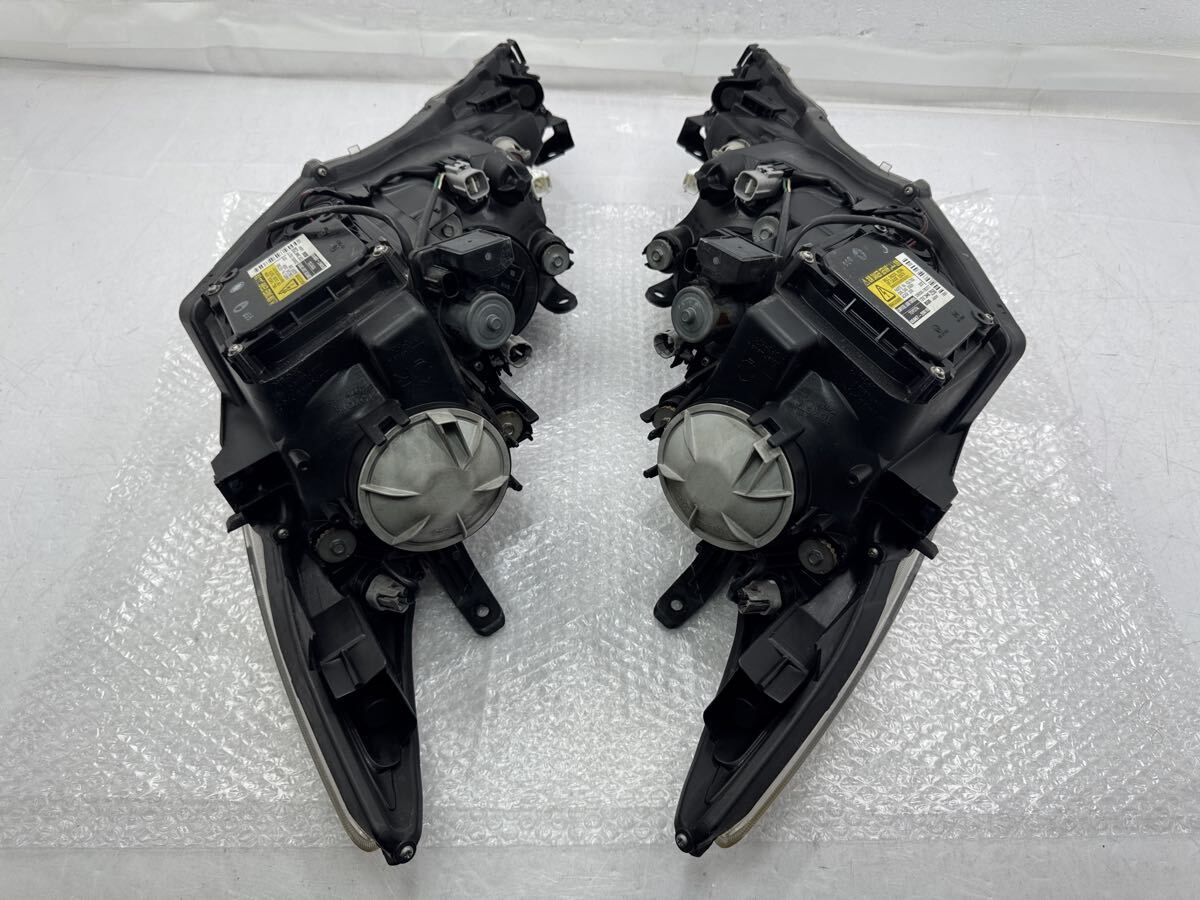 トヨタ DAA-AHR20W エスティマハイブリッド 純正ヘッドライト