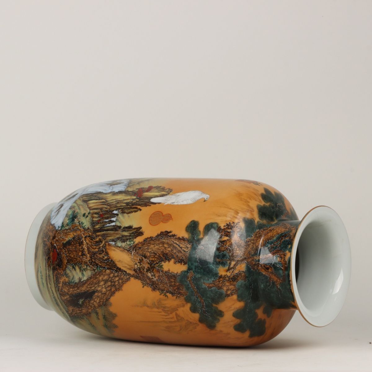 永し 清時代 乾隆年製 琺瑯彩描金 郎世寧絵 雄鷹図瓶