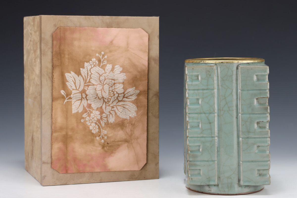 【 白釉・褐釉 対水滴 】 宋代 宋窯 化粧箱入り 中国古玩・骨董 白釉・褐釉 対水滴】 宋代 宋窯 化粧箱入り 中国古玩・骨董