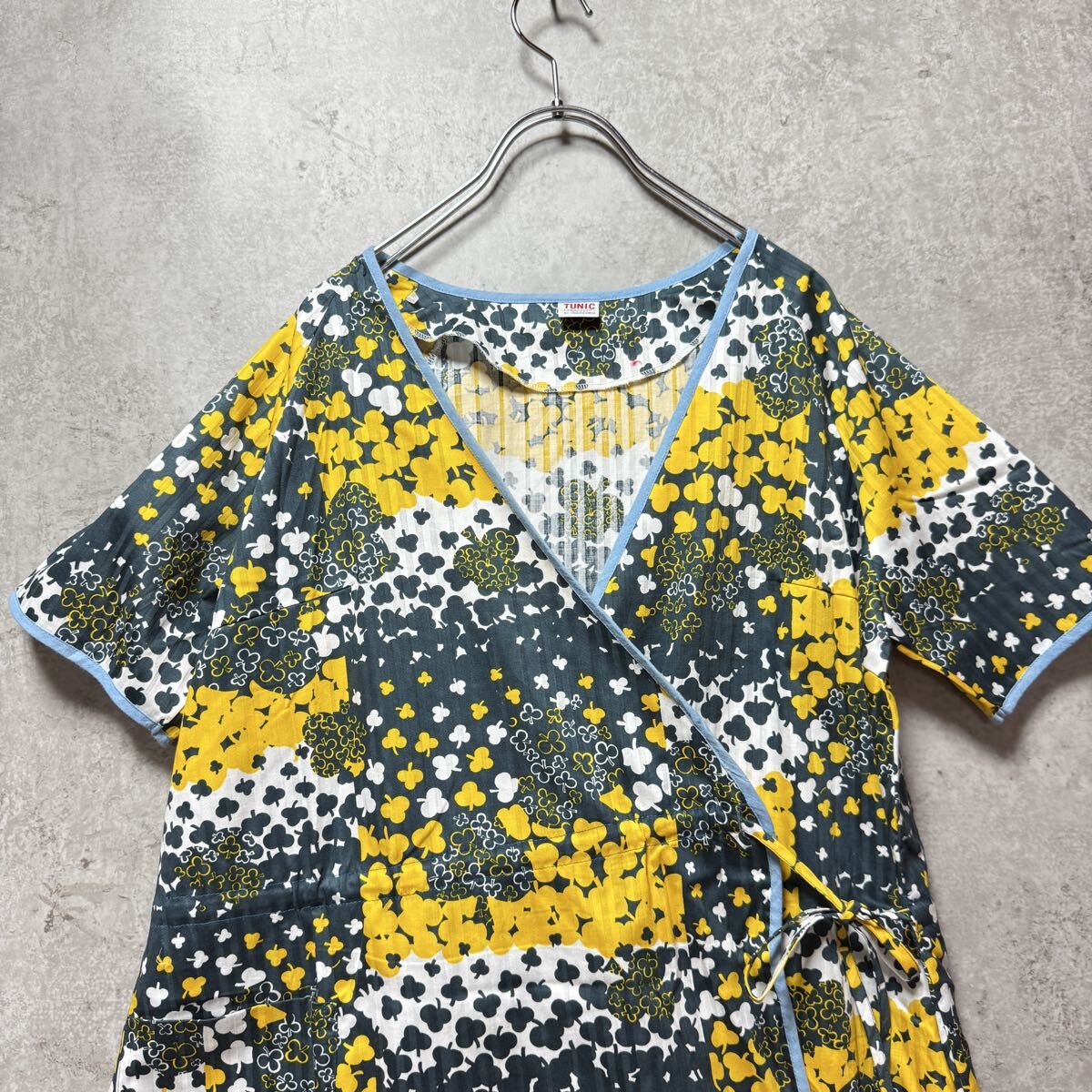 TUNIC yokokamoi 鴨居羊子 半袖　ラップガウン　ワンピース　 総柄　クローバー柄　カーデ　チュニック　カモイヨウコ_画像2