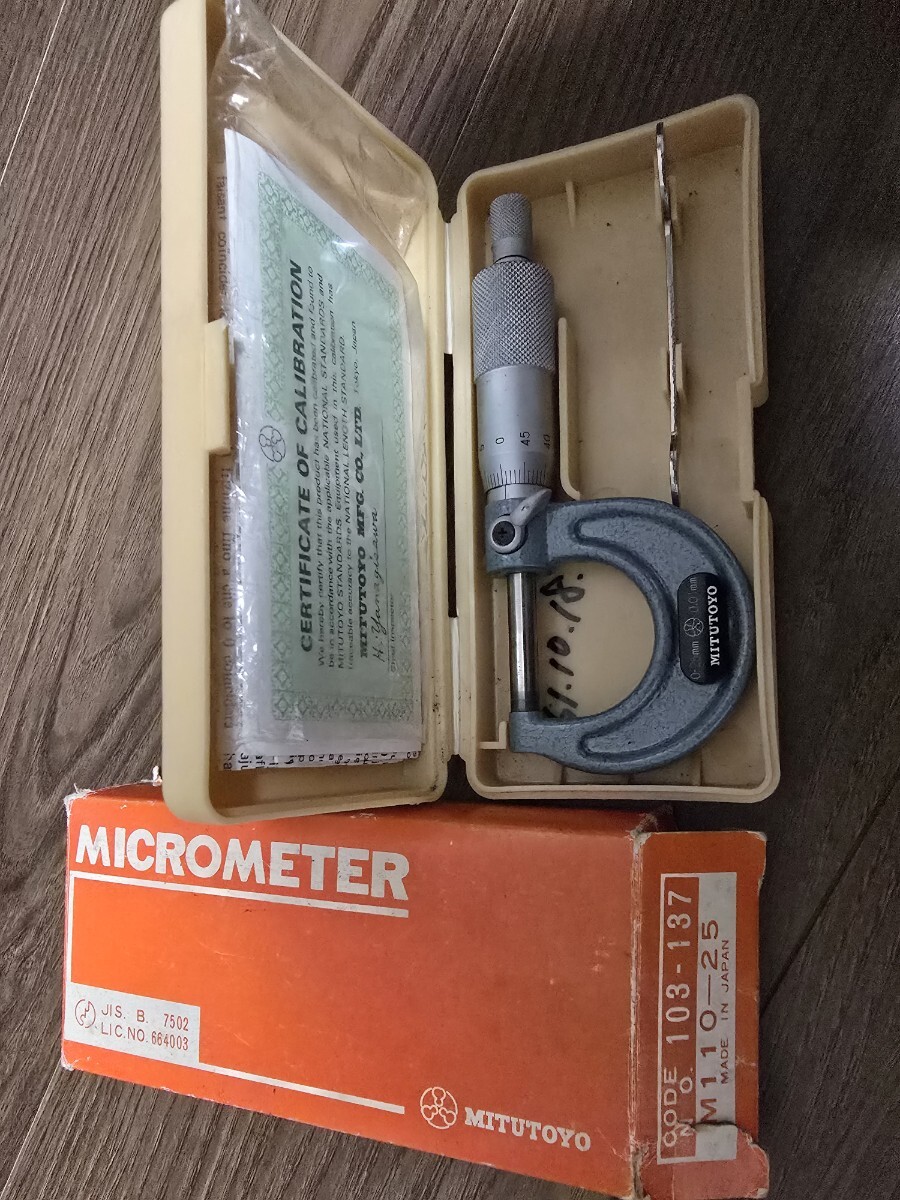 [ б/у прекрасный товар ]mitsutoyoM110-25 сделано в Японии стандарт наружный микро измерительный прибор Mitutoyo 103-137 аналог 0~ 25mm микрометр 