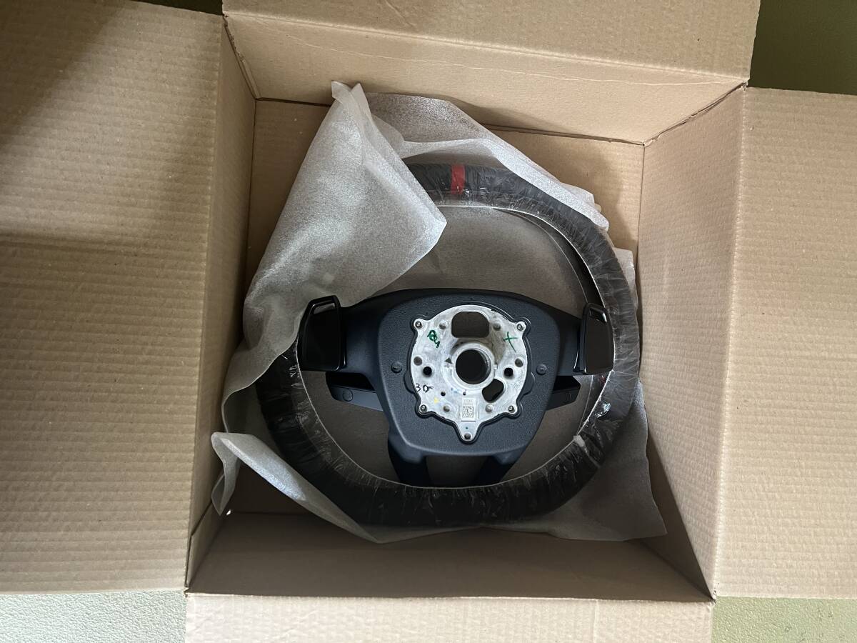 Audi RS3 2025 アルカンターラ ハンドル　新品　_画像3