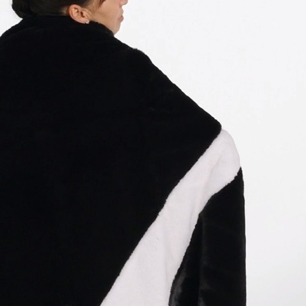 ナイキ ビッグスウッシュ フェイクファー ブランケット 定価24200円 ブラック 黒 SWOOSH 毛布_画像7