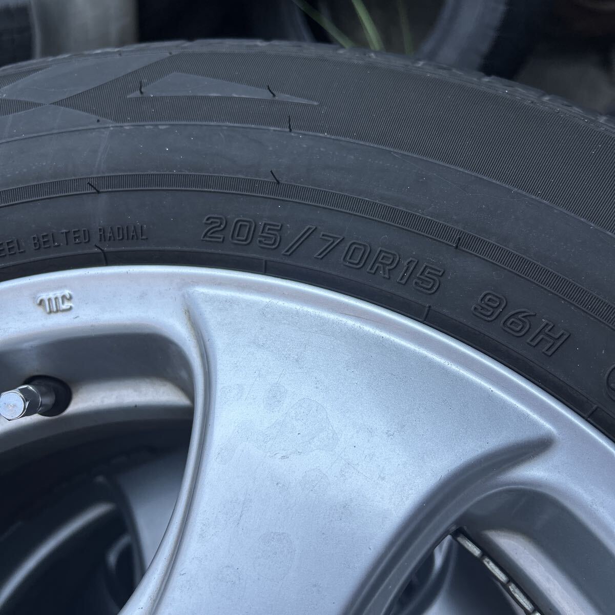 100系ハイエース 205/70R15 ダンロップRV504 中古セット④本_画像4
