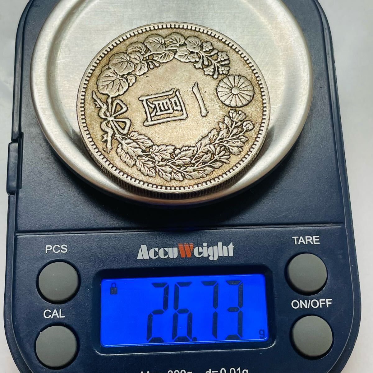 銀製 菊の紋章 アンティーク 会津一両通 122 一円銀貨 日本古銭 大型銀貨 貨幣 菊紋明治三十四年 貿易銀